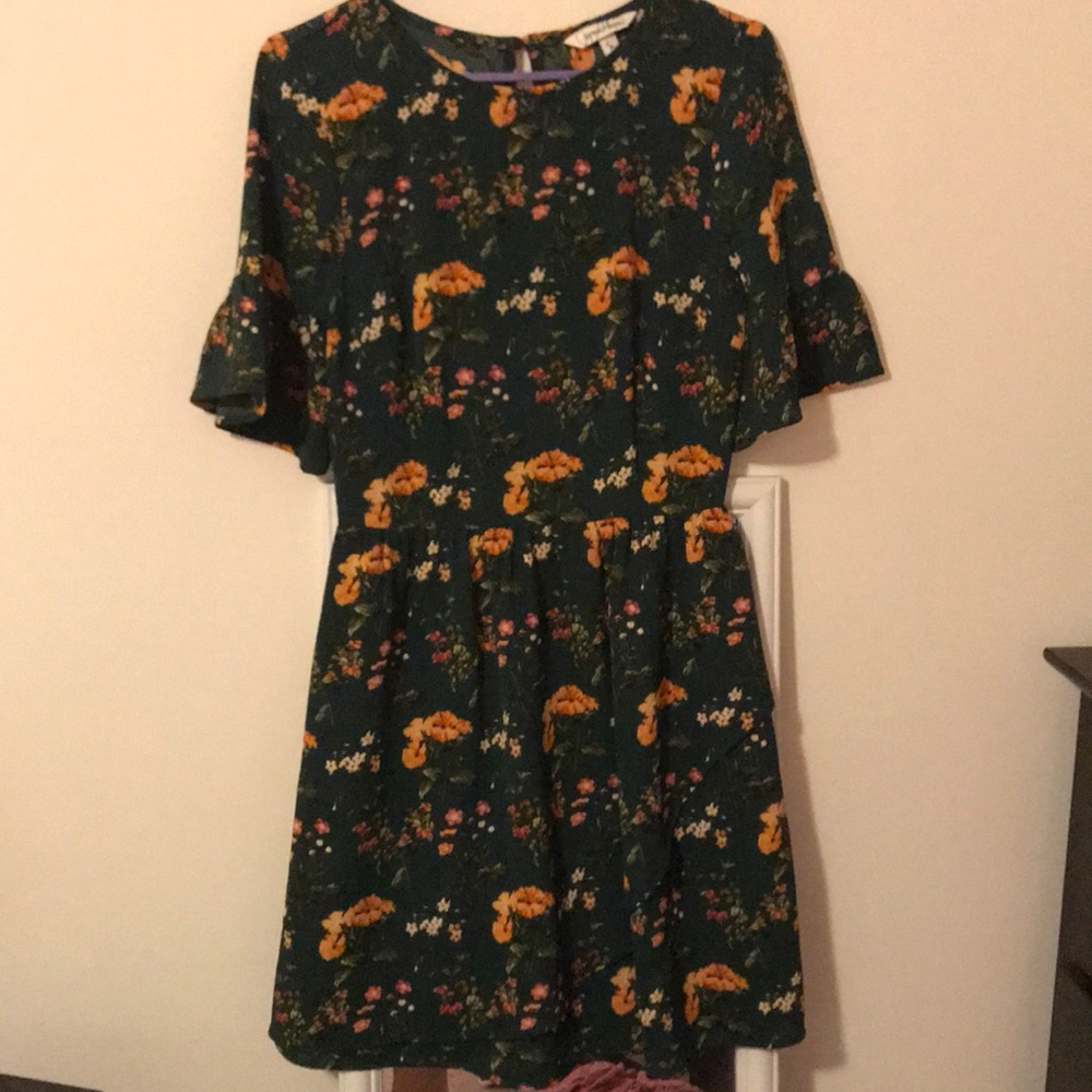 Green floral ruffled hem dress with bell sleeves